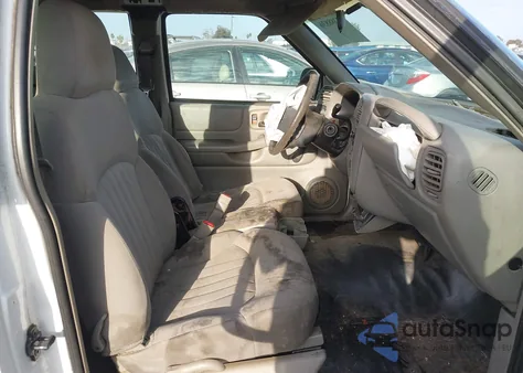 2003 Chevrolet S-10 из США, поврежденный, VIN 1GCCS19X038226929